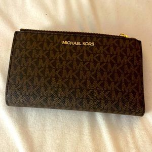 MK. Adele Smart Phone Wallet